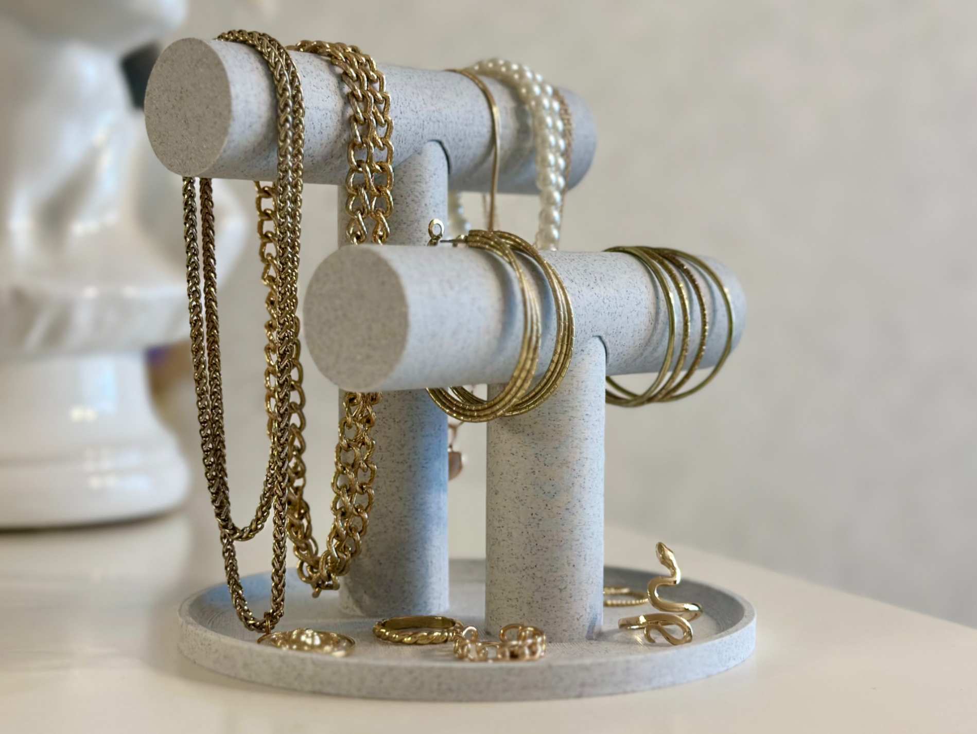 marble-jewelry-display-stand